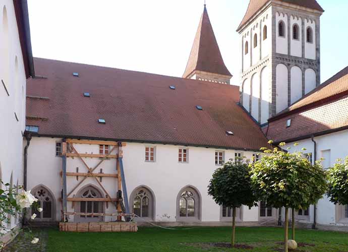 Foto: Der Hof von Kloster Heidenheim