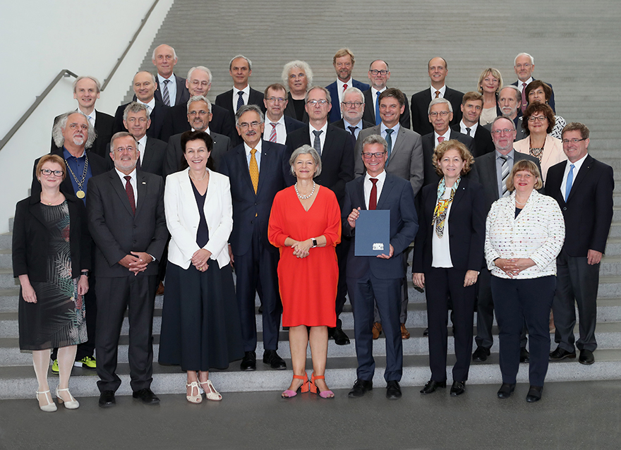 Wissenschaftsminister Bernd Sibler unterzeichnete gemeinsam mit den 32 Hochschulpräsidentinnen und -präsidenten die Zielvereinbarungen