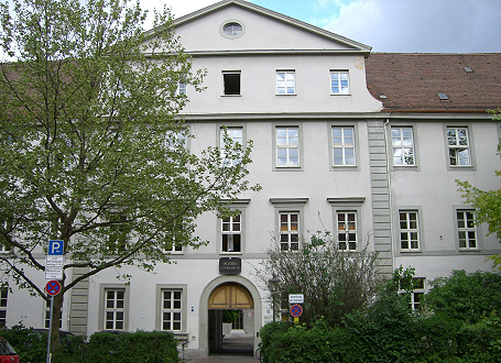 Holbein-Gymnasium Augsburg (Eingang des Altbaus)