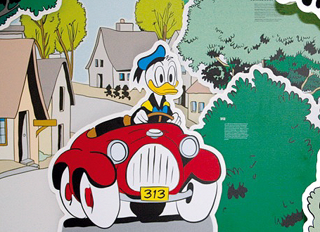 Blick in die Ausstellung im Erika-Fuchs-Haus, Donald Duck im Auto