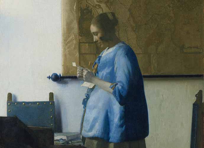 Ein Ausschnitt aus dem Gemälde „Briefleserin in Blau“