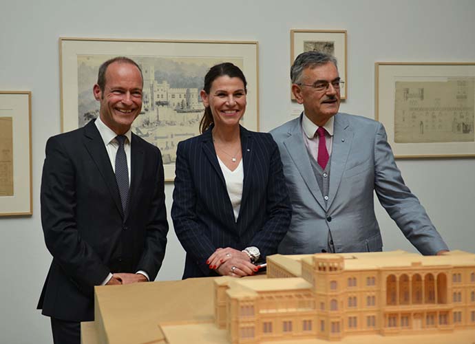 Museumsdirektor Lepik, Kunstministerin Kiechle und TUM-Präsident Herrmann bei der Eröffnung der Ausstellung