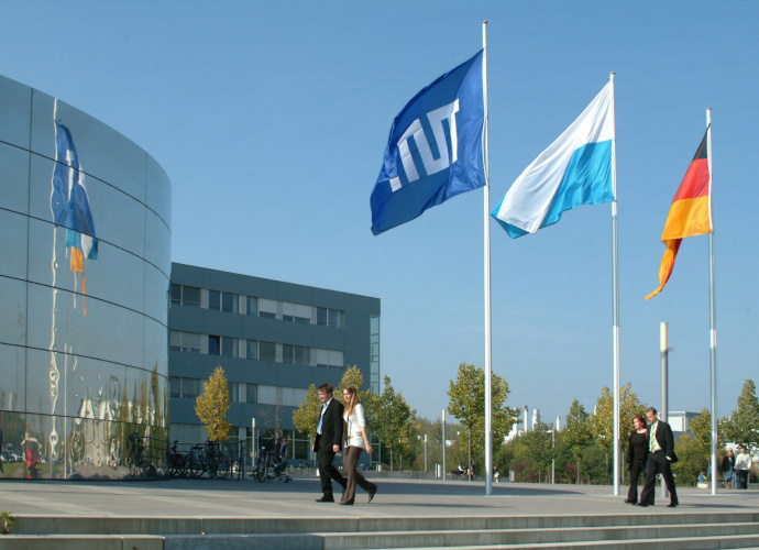 Blick auf  das Fakultätsgebäude Mathematik / Informatik der TU München