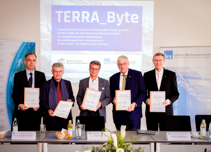 Unterzeichnung der Kooperationsvereinbarung zwischen dem Deutschen Zentrum für Luft- und Raumfahrt und dem Leibniz-Rechenzentrum