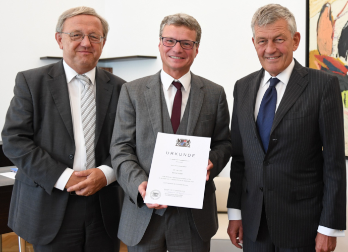 Wissenschaftsminister Bernd Sibler (m.) mit Prof. Dr. Bernd Huber (r.) und Ministerialdirigent Dr. Michael Mihatsch (l.) zuständig für die Universitäten