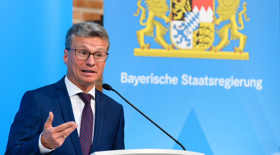 Wissenschaftsminister Bernd Sibler stellt den Gesetzesentwurf für die Hochschulreform vor.