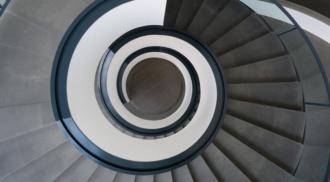 Inspirierende Einblicke bei freiem Eintritt: Die Wendeltreppe im Neuen Museum in Nürnberg