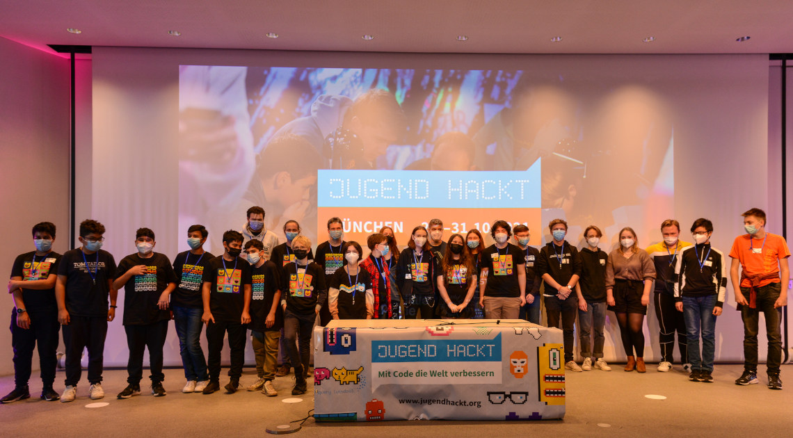 Gruppenfoto der teilnehmenden Jugendlichen am Hackathon 2021